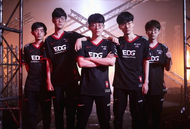 几名球员在 几名球员在