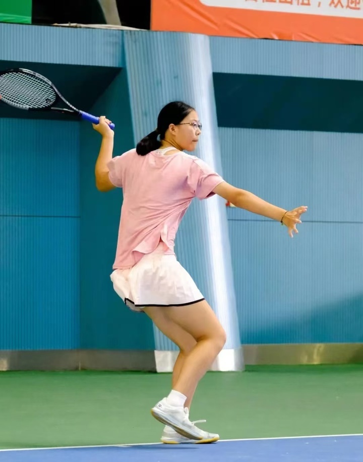 中尤为突出 中尤为突出